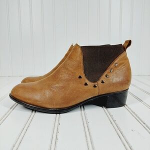 Munro American Tan Brown Studded Leather Elastic Gore Block Heel Ankle Boot C721
